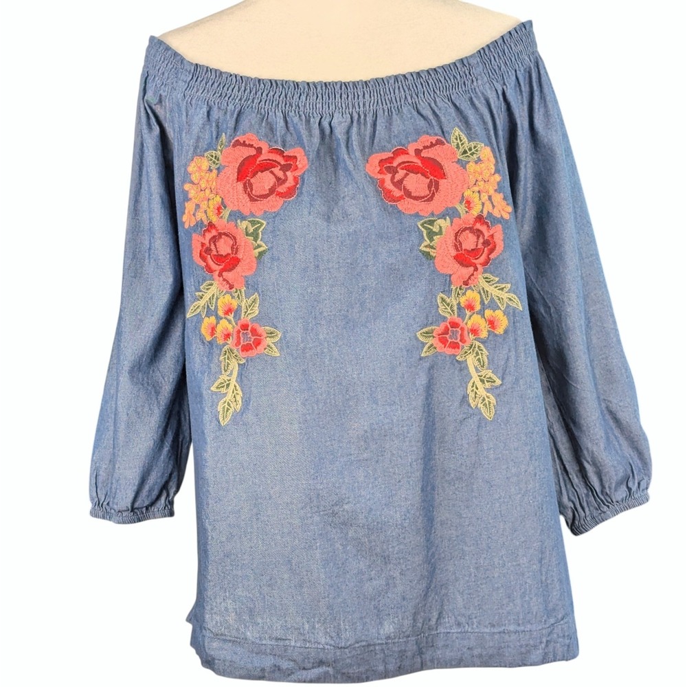 Andree By Unit Chambray Embroidered‎ Boho-Chic Top Sz Medium Blue Off Shoulder